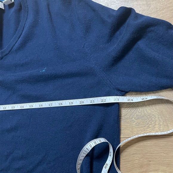 Calvin Klein Men's Ribbed V-Neck
Sweater (Navy / Size L) - Picture 7 of 12